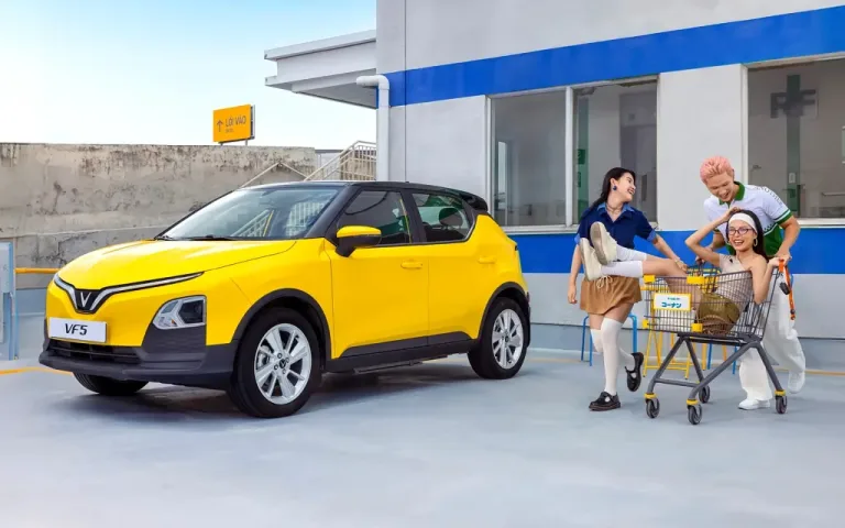 VF 5 – Đưa cả nhà đi mua sắm cuối tuần