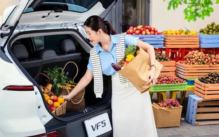 VF 5 – Cốp sau tiện cho buổi đi chợ